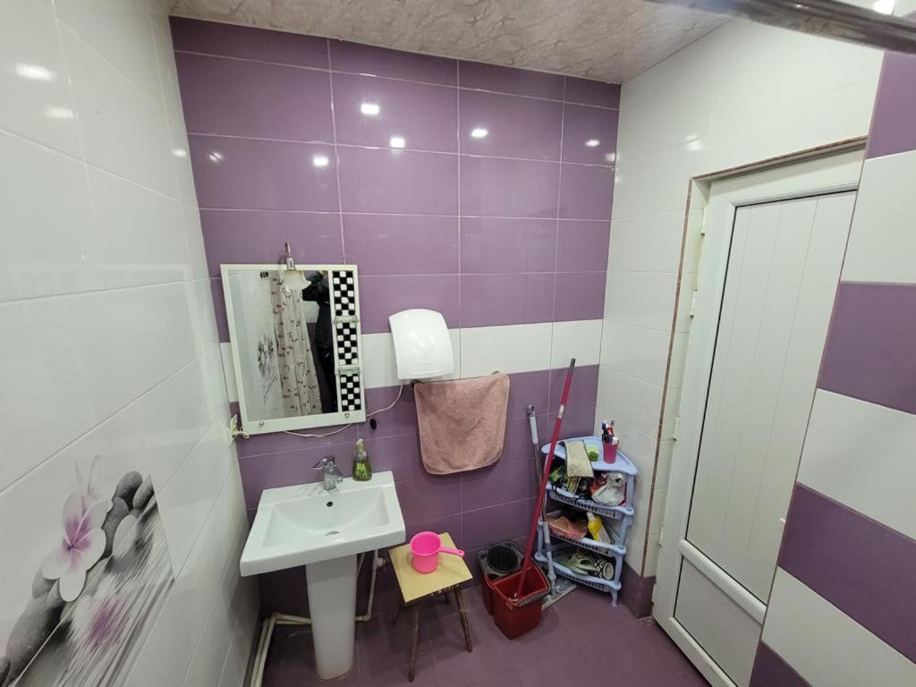 יירבאן Karson Family Hostel & Guest House מראה חיצוני תמונה