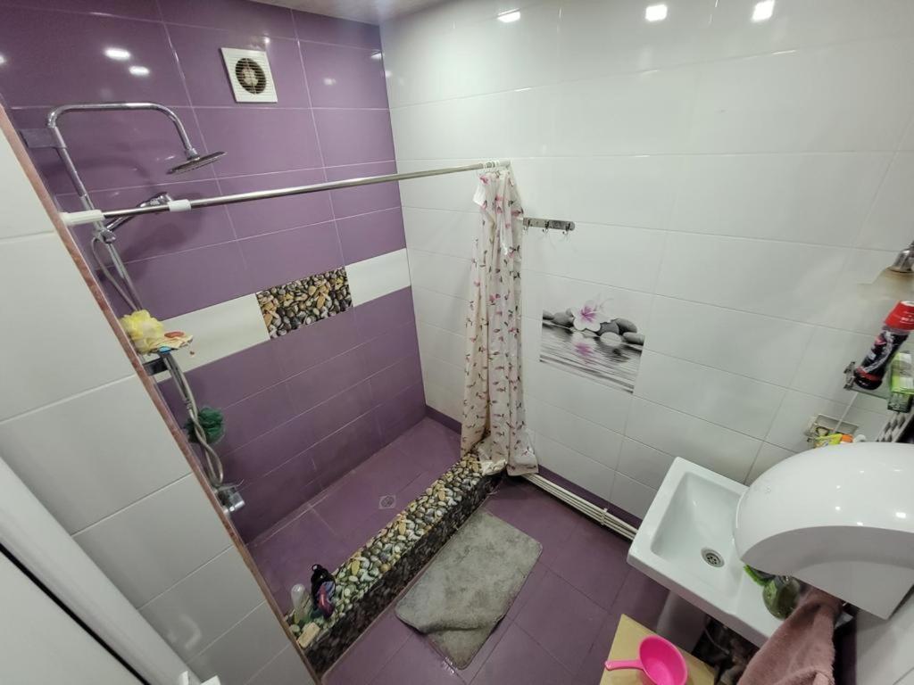 יירבאן Karson Family Hostel & Guest House מראה חיצוני תמונה