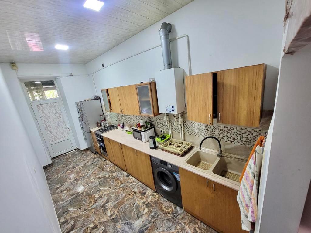 יירבאן Karson Family Hostel & Guest House מראה חיצוני תמונה